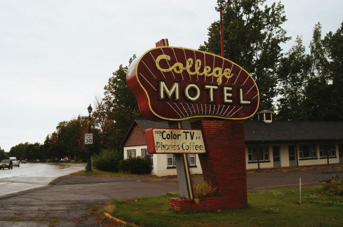 College Motel - Sept 2003 Photo